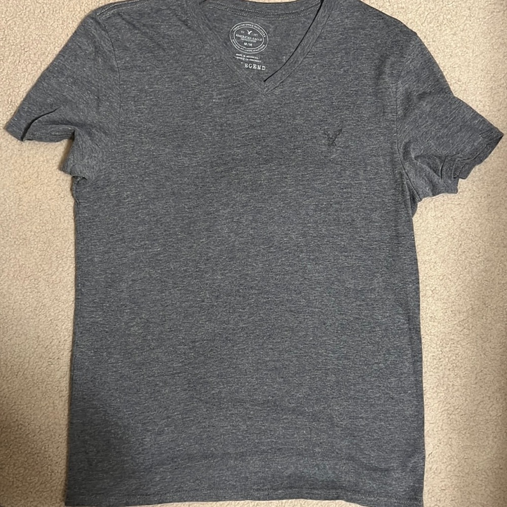 American Eagle V-Neck!